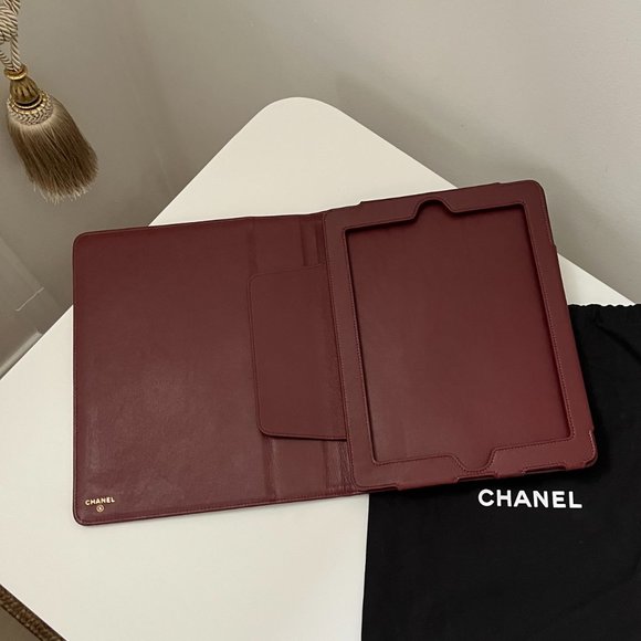 CHANEL 9th Generation iPad Cover Case (pristine condition) - Picture 8 of 16